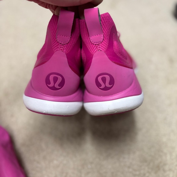 💗Lululemon Sonic Pink Bundle- size 6 Hotty hot 2.5 and 8.5 chargefeel mid shoes💓 - Picture 7 of 8